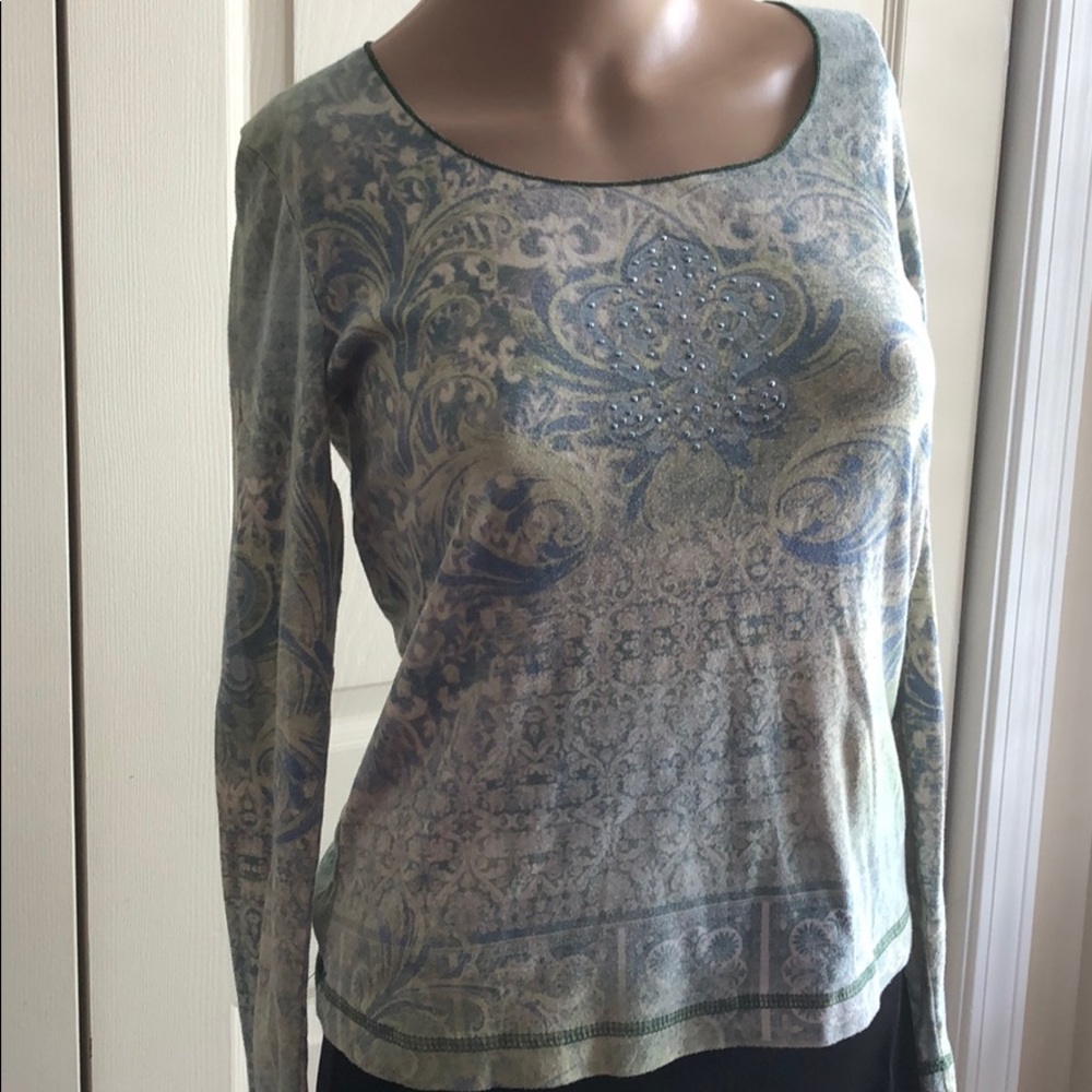 Round next Top with Glitter Embellishments